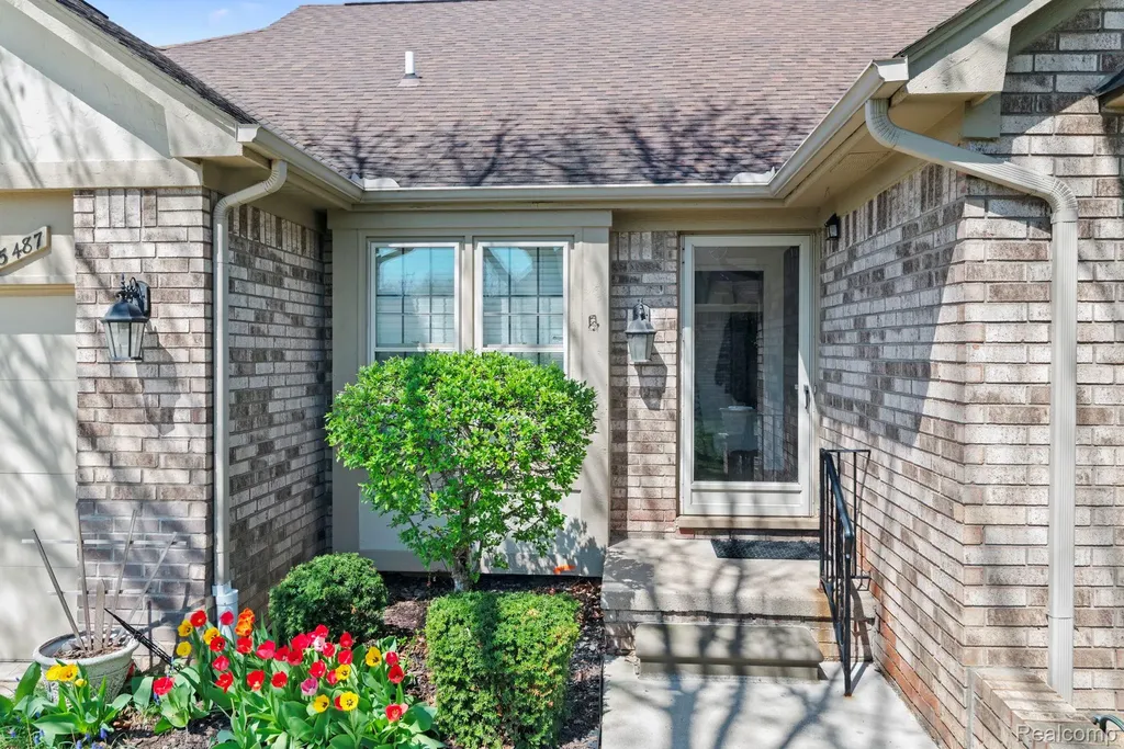 15487 Orchard Ridge Drive Clinton Charter Township MI 48038