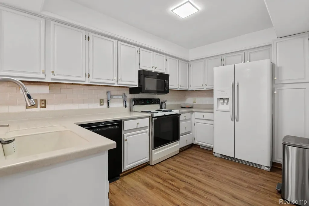 15487 Orchard Ridge Drive Clinton Charter Township MI 48038