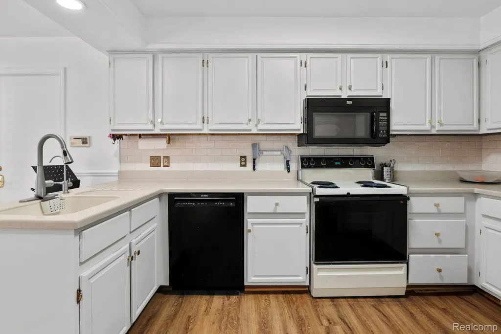 15487 Orchard Ridge Drive Clinton Charter Township MI 48038