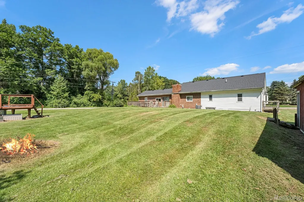 1290 Hunter Road Brighton City MI 48114