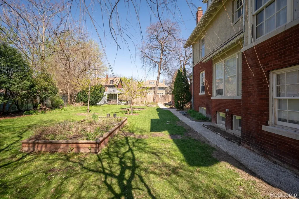 22 Edison Street Detroit City MI 48202