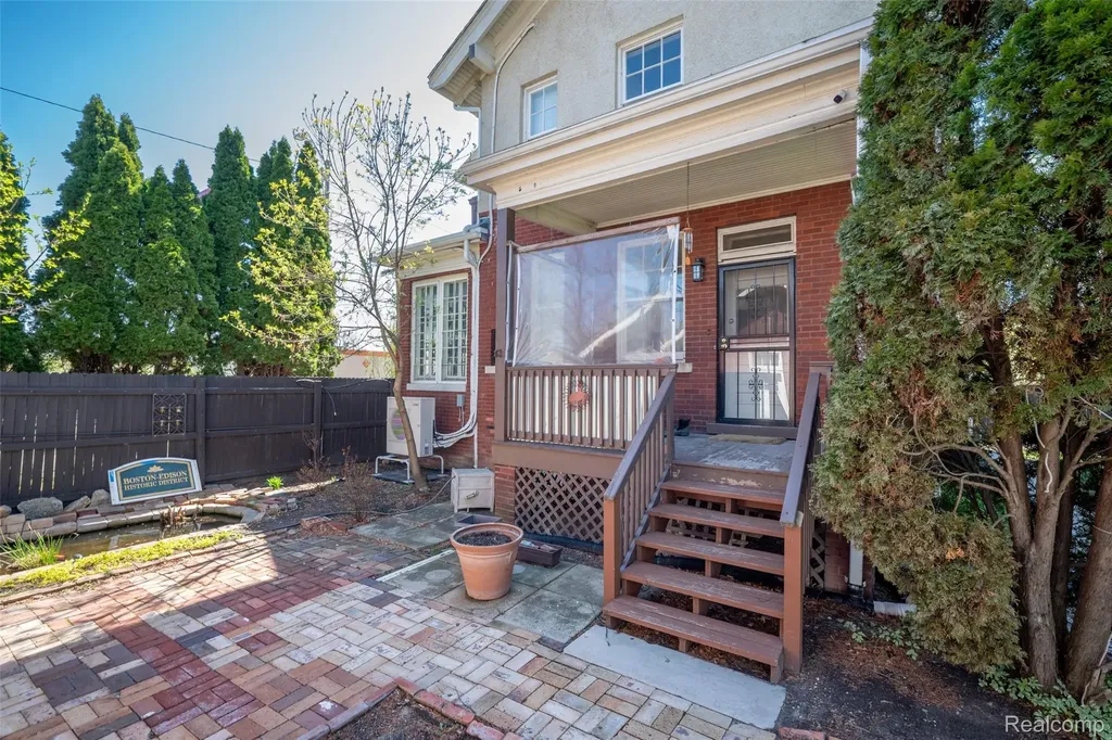 22 Edison Street Detroit City MI 48202