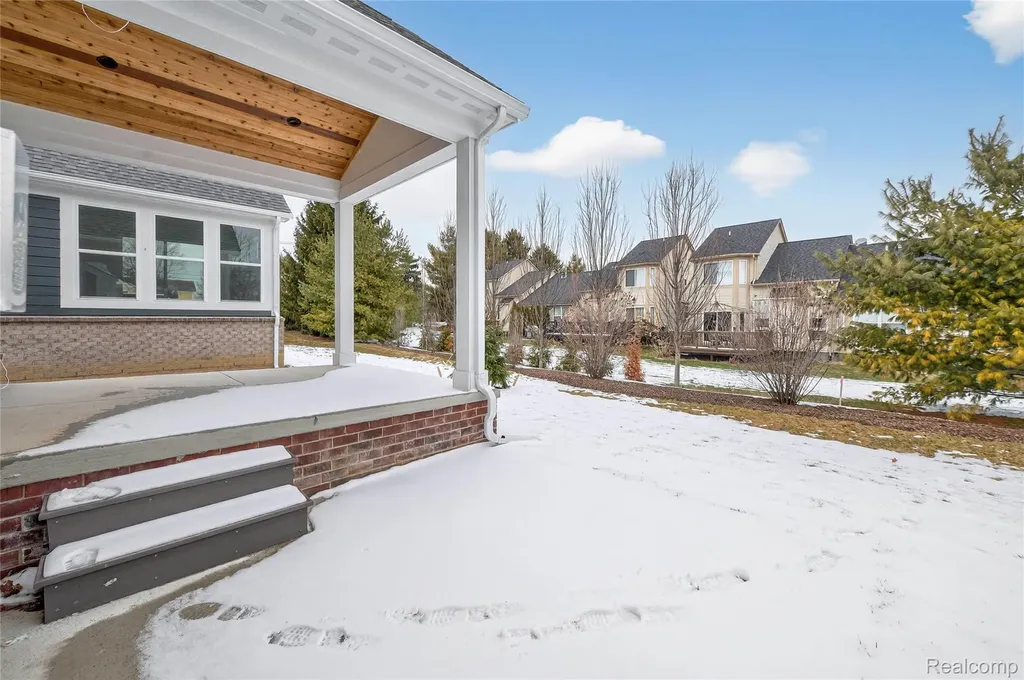 1476 Turner Drive Commerce Charter Township MI 48390