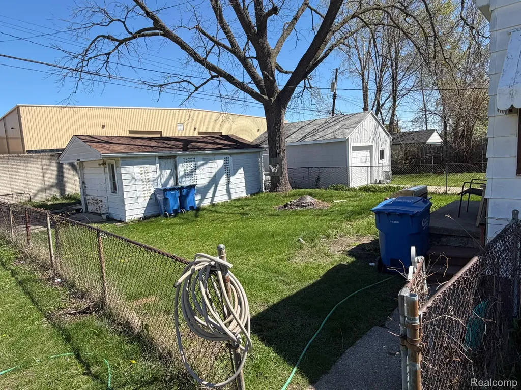7003 Lozier Avenue Warren City MI 48091