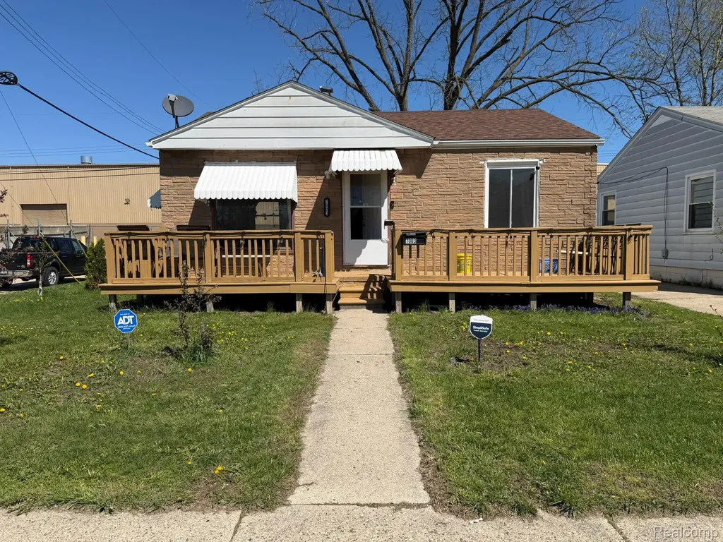 7003 Lozier Avenue Warren City MI 48091