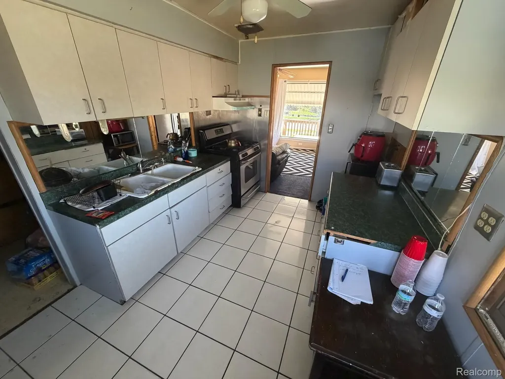 7003 Lozier Avenue Warren City MI 48091