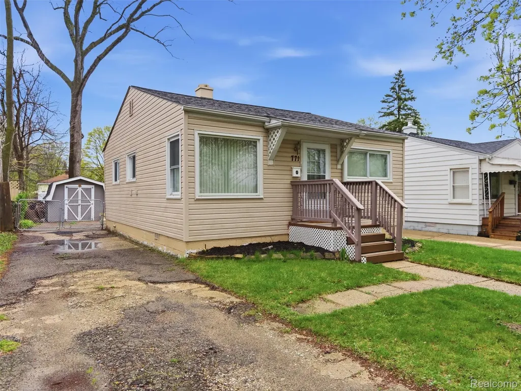 771 E Mansfield Avenue Pontiac City MI 48340