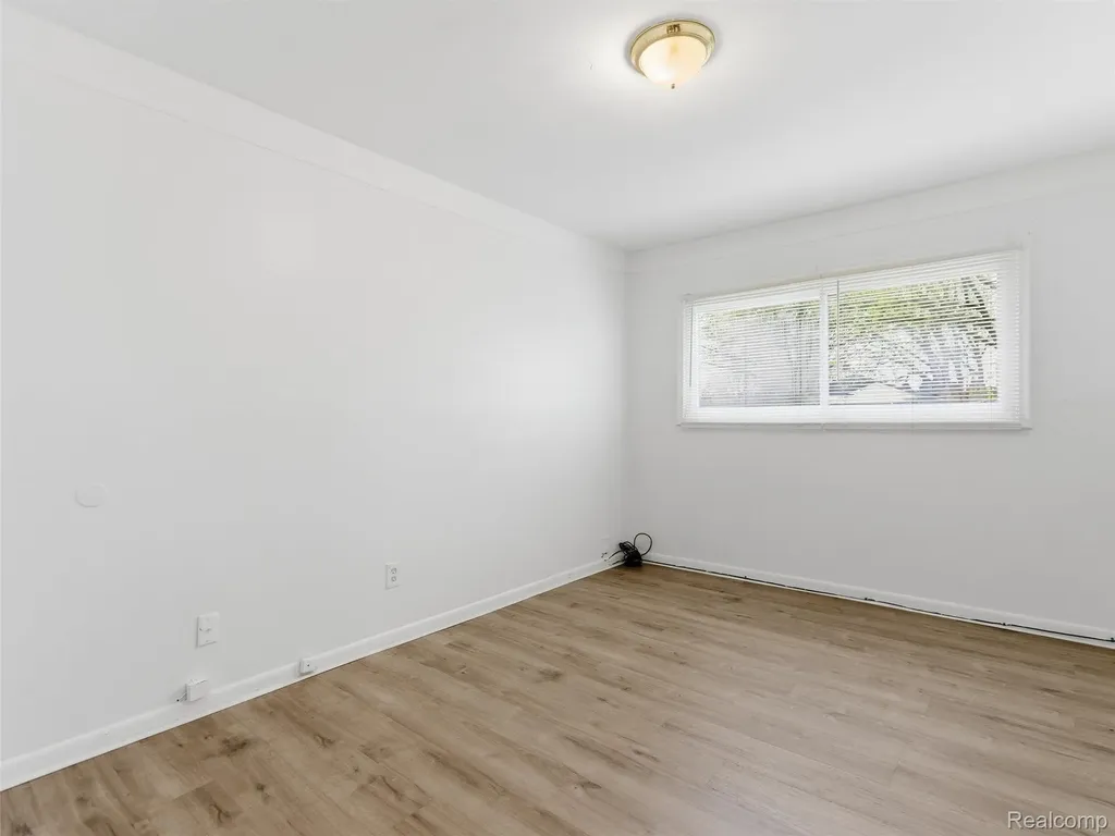 771 E Mansfield Avenue Pontiac City MI 48340