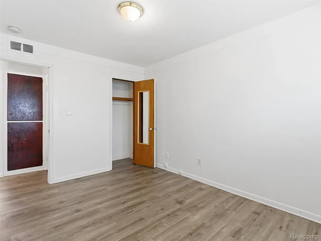 771 E Mansfield Avenue Pontiac City MI 48340