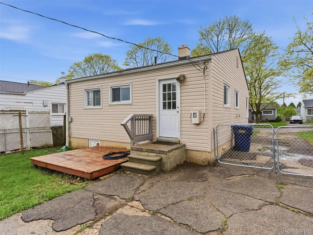 771 E Mansfield Avenue Pontiac City MI 48340