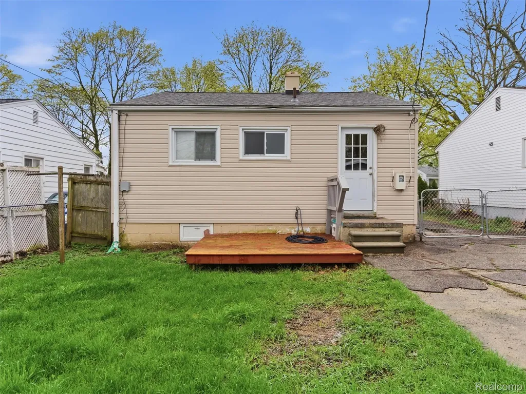 771 E Mansfield Avenue Pontiac City MI 48340