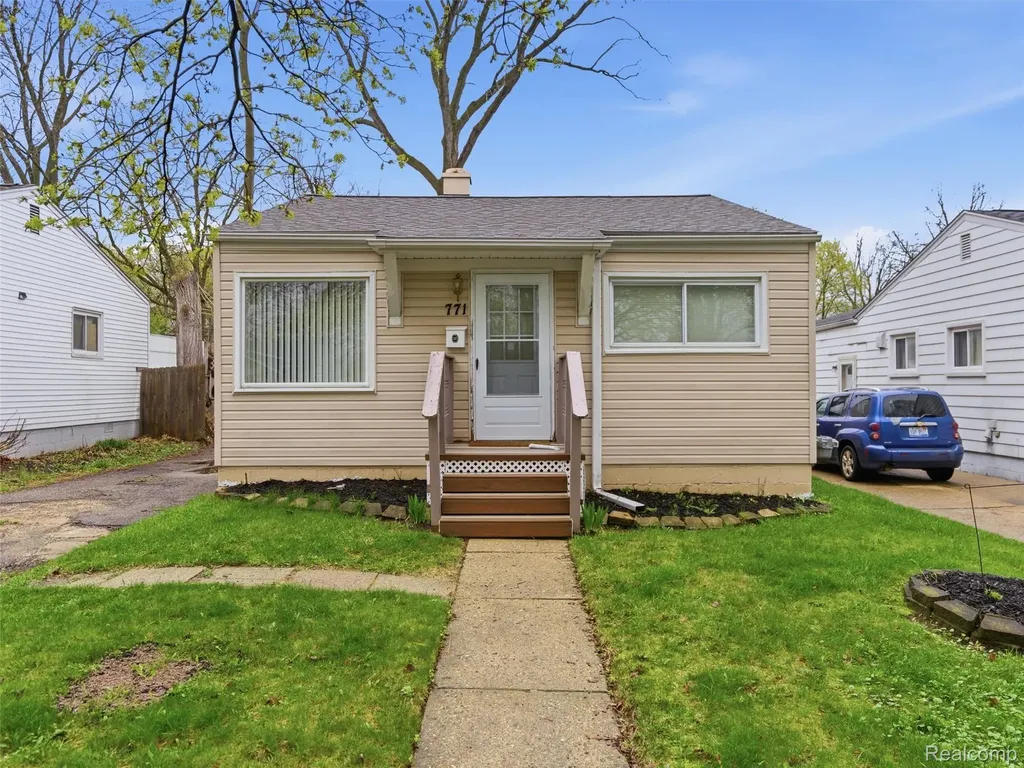 771 E Mansfield Avenue Pontiac City MI 48340