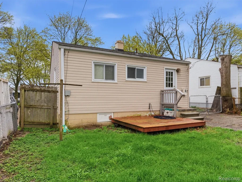 771 E Mansfield Avenue Pontiac City MI 48340