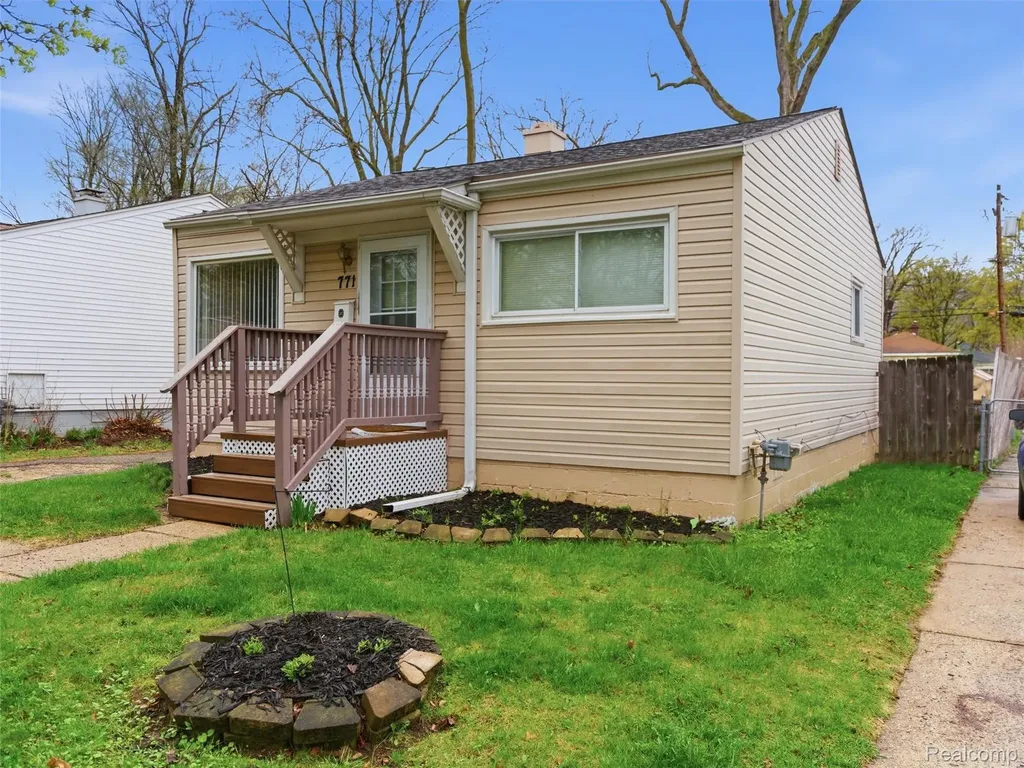 771 E Mansfield Avenue Pontiac City MI 48340