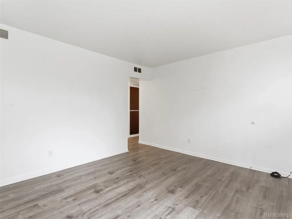 771 E Mansfield Avenue Pontiac City MI 48340
