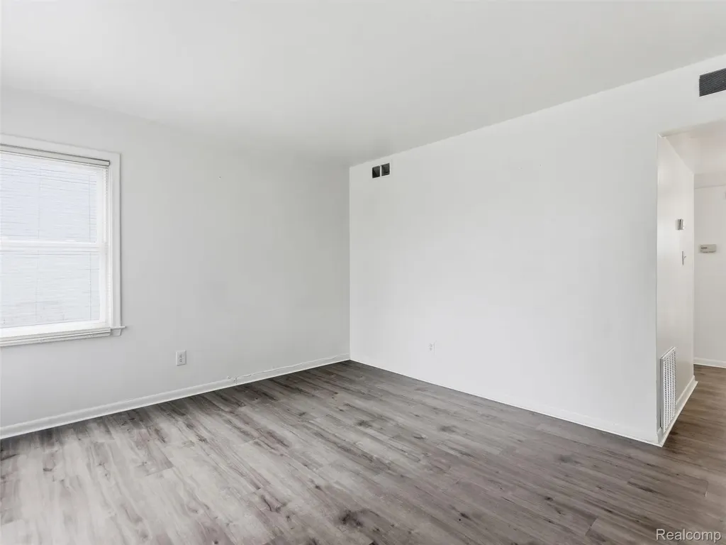 771 E Mansfield Avenue Pontiac City MI 48340