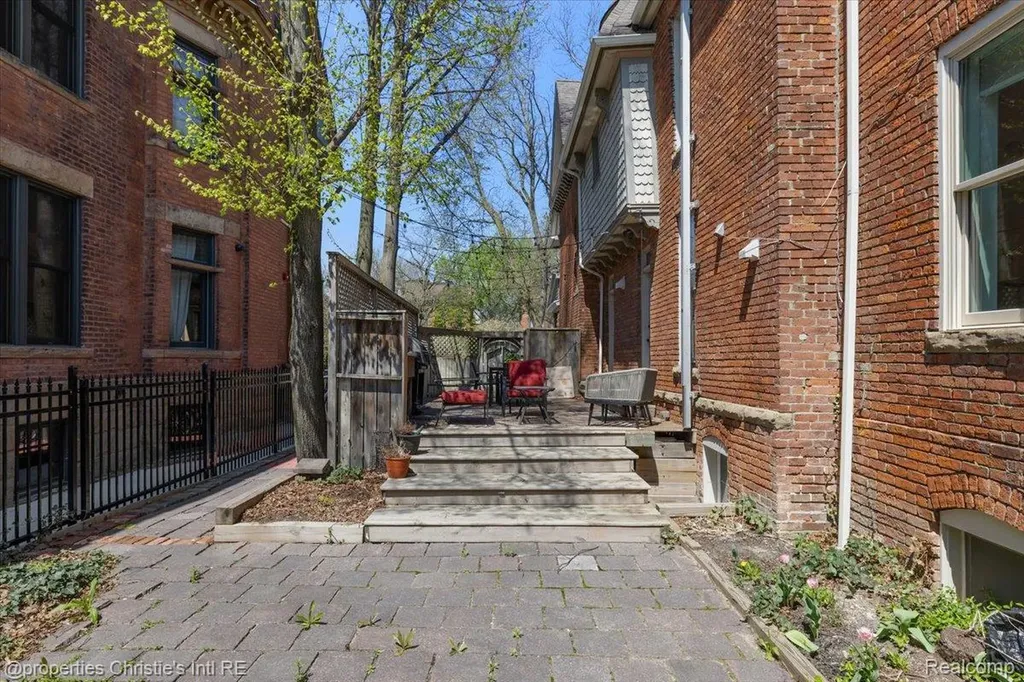 691 W Canfield Street Detroit City MI 48201