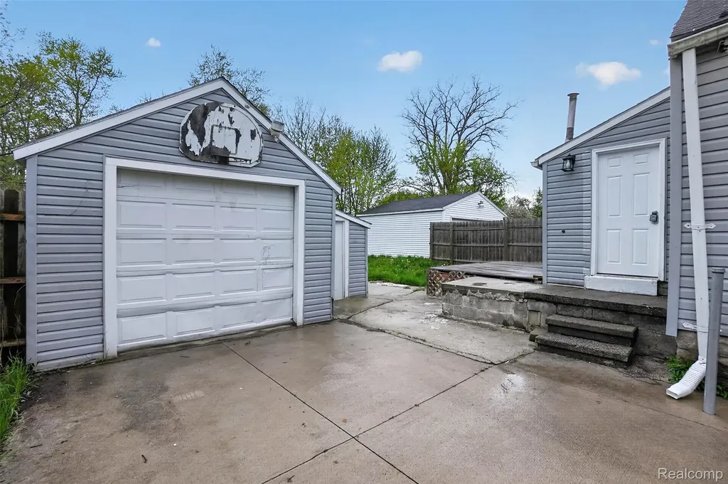 4910 Hughes Road Lansing City MI 48910