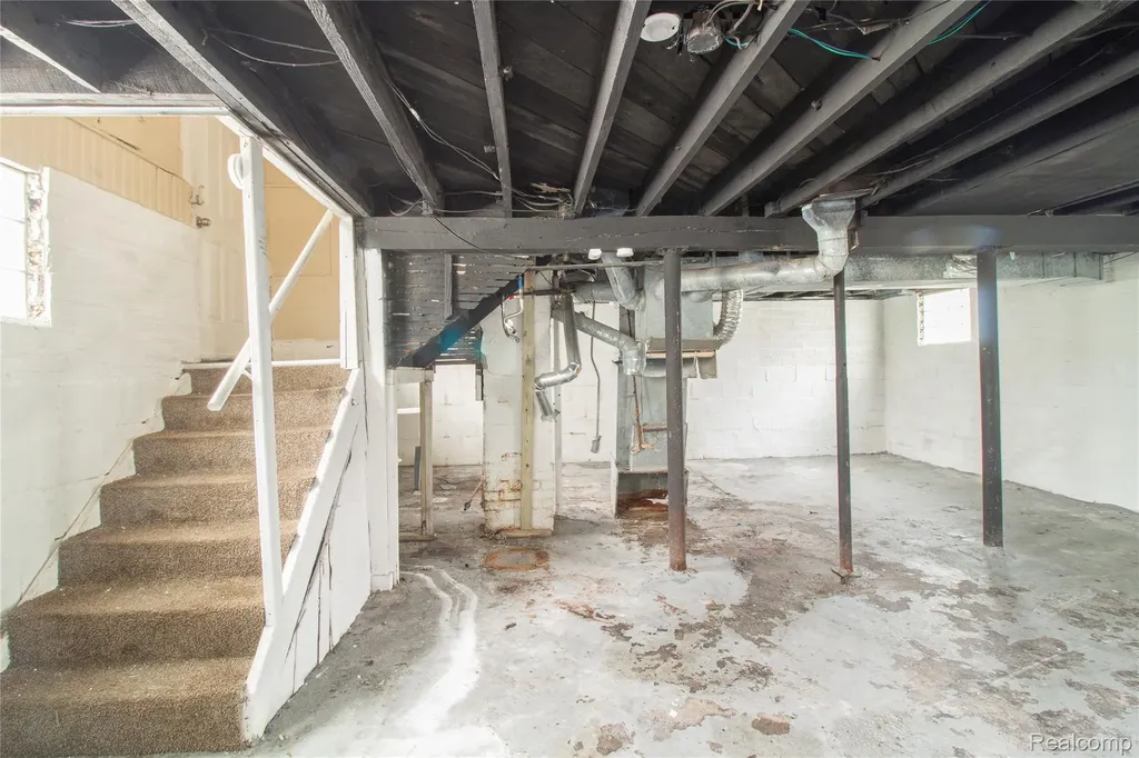 16881 Burgess Detroit City MI 48219