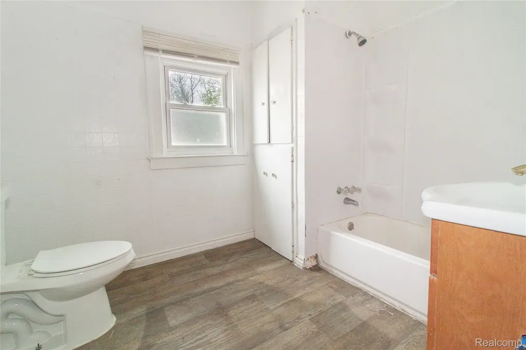 16881 Burgess Detroit City MI 48219