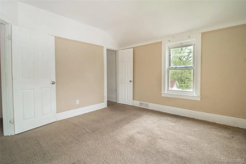 16881 Burgess Detroit City MI 48219