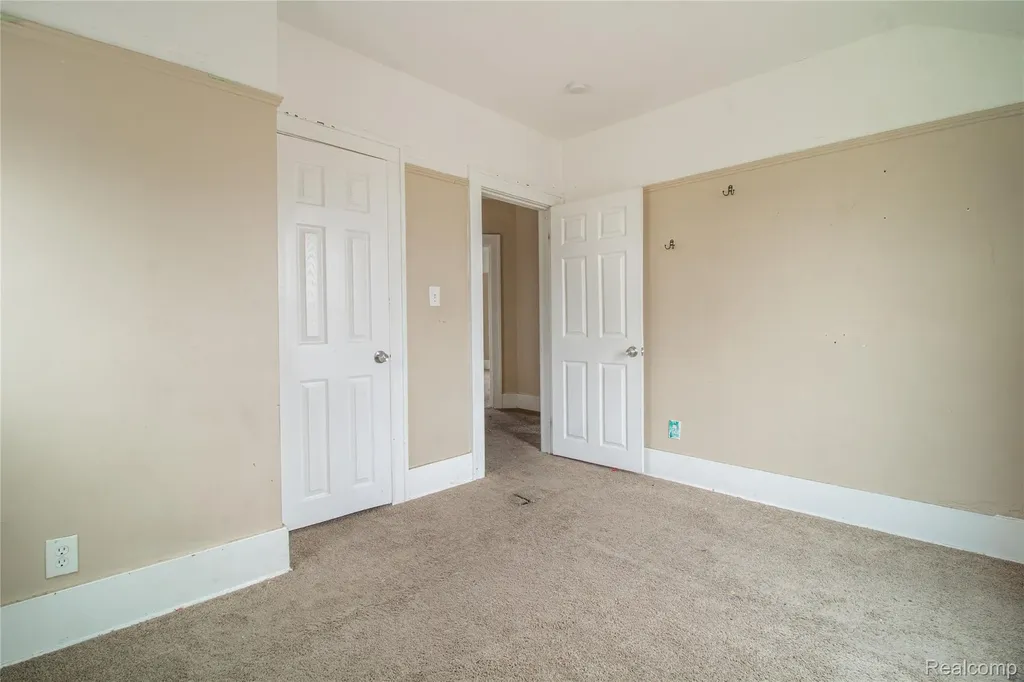 16881 Burgess Detroit City MI 48219