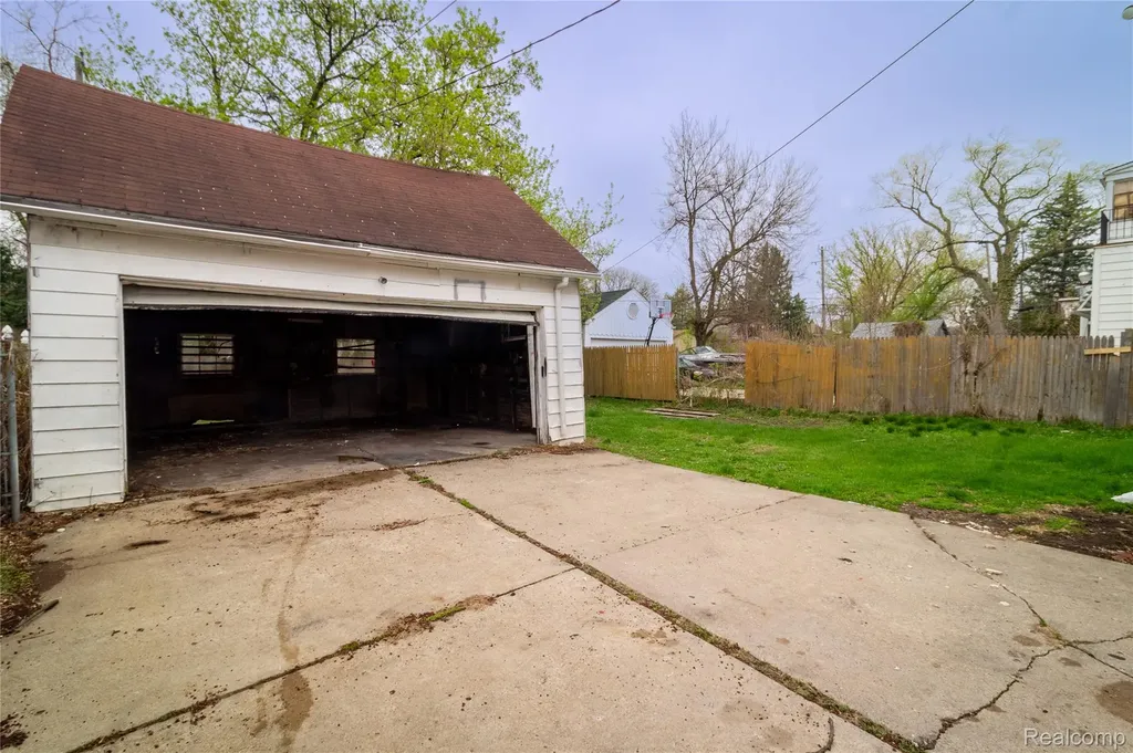 16881 Burgess Detroit City MI 48219