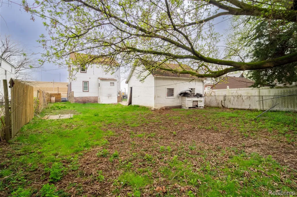 16881 Burgess Detroit City MI 48219