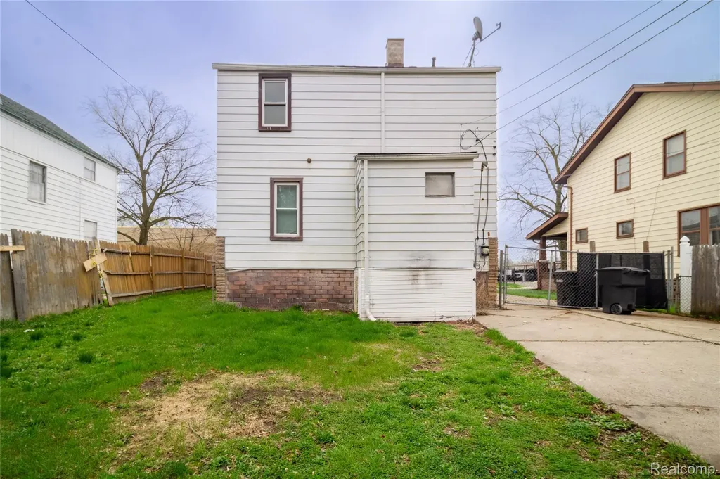 16881 Burgess Detroit City MI 48219