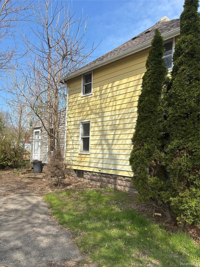 1008 Tacken Street Flint City MI 48532