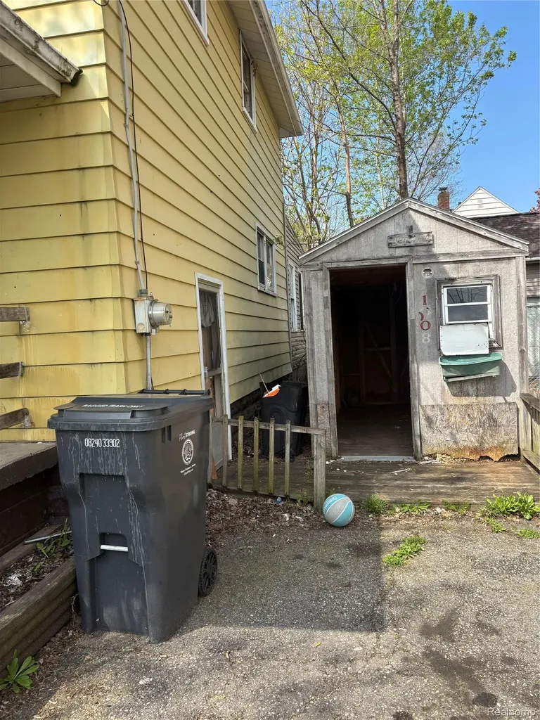 1008 Tacken Street Flint City MI 48532