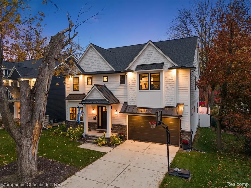 3233 Warick Road Royal Oak City MI 48073