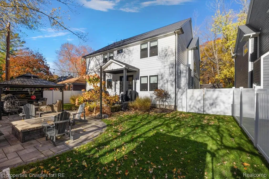 3233 Warick Road Royal Oak City MI 48073