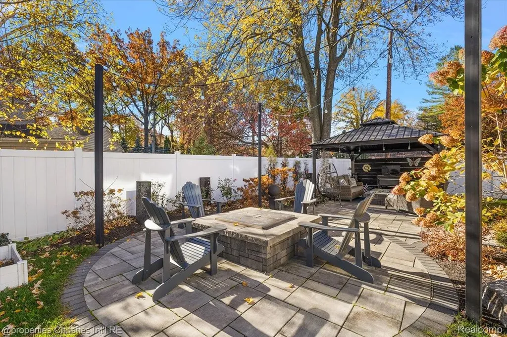 3233 Warick Road Royal Oak City MI 48073
