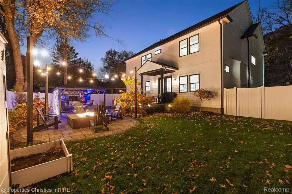 3233 Warick Road Royal Oak City MI 48073