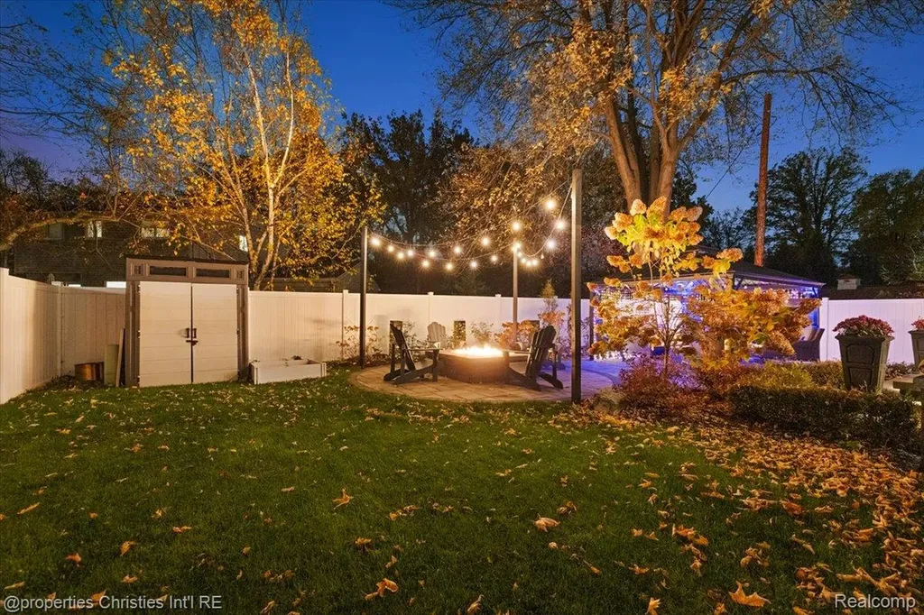 3233 Warick Road Royal Oak City MI 48073