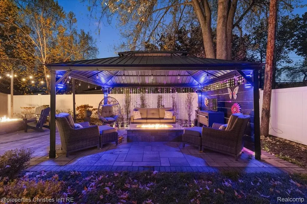 3233 Warick Road Royal Oak City MI 48073