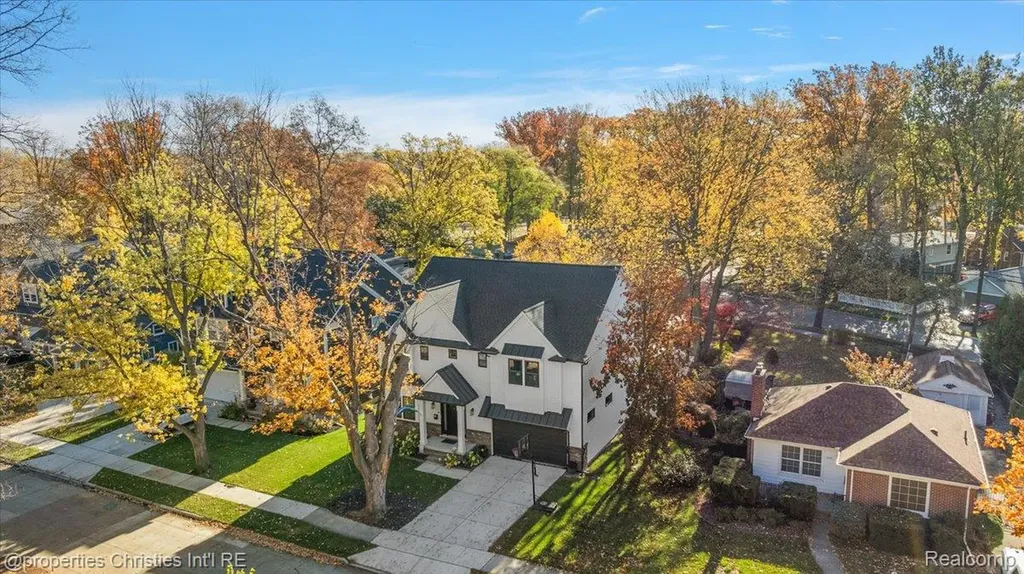 3233 Warick Road Royal Oak City MI 48073