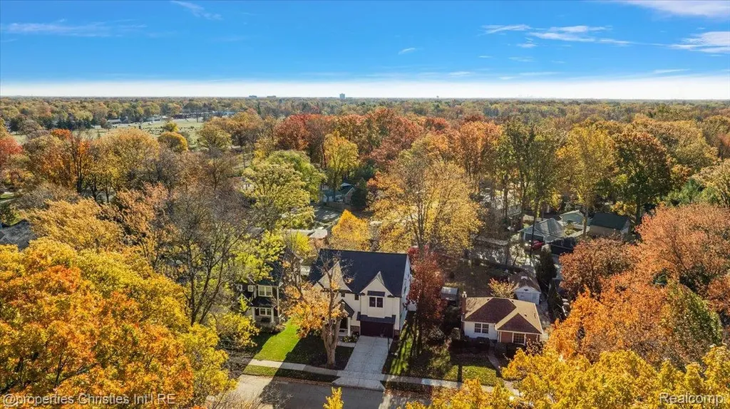 3233 Warick Road Royal Oak City MI 48073