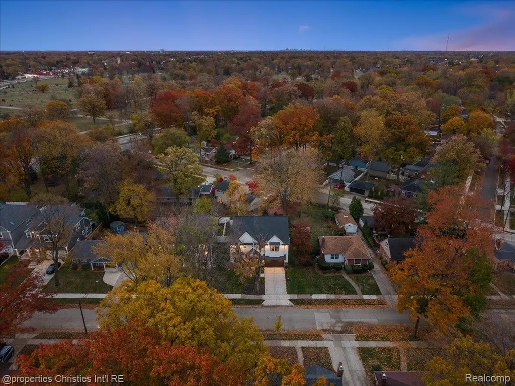 3233 Warick Road Royal Oak City MI 48073
