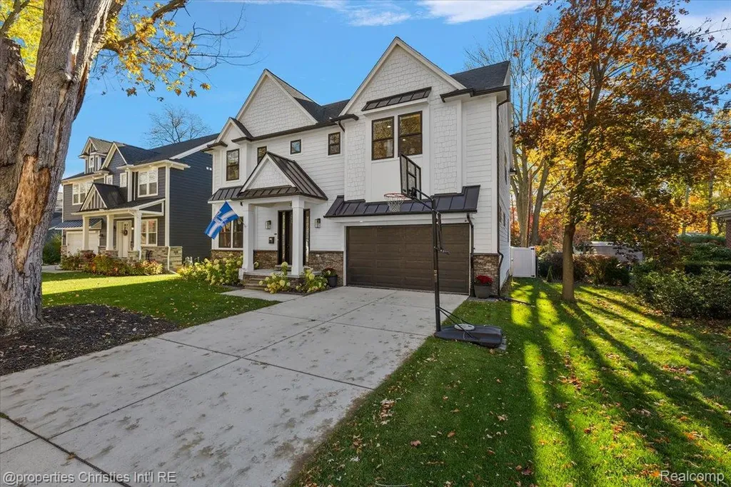 3233 Warick Road Royal Oak City MI 48073