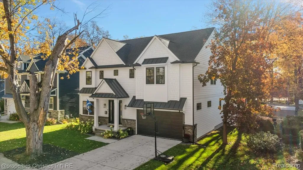 3233 Warick Road Royal Oak City MI 48073