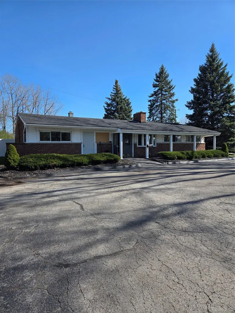 34354 Moravian Drive Sterling Heights City MI 48312