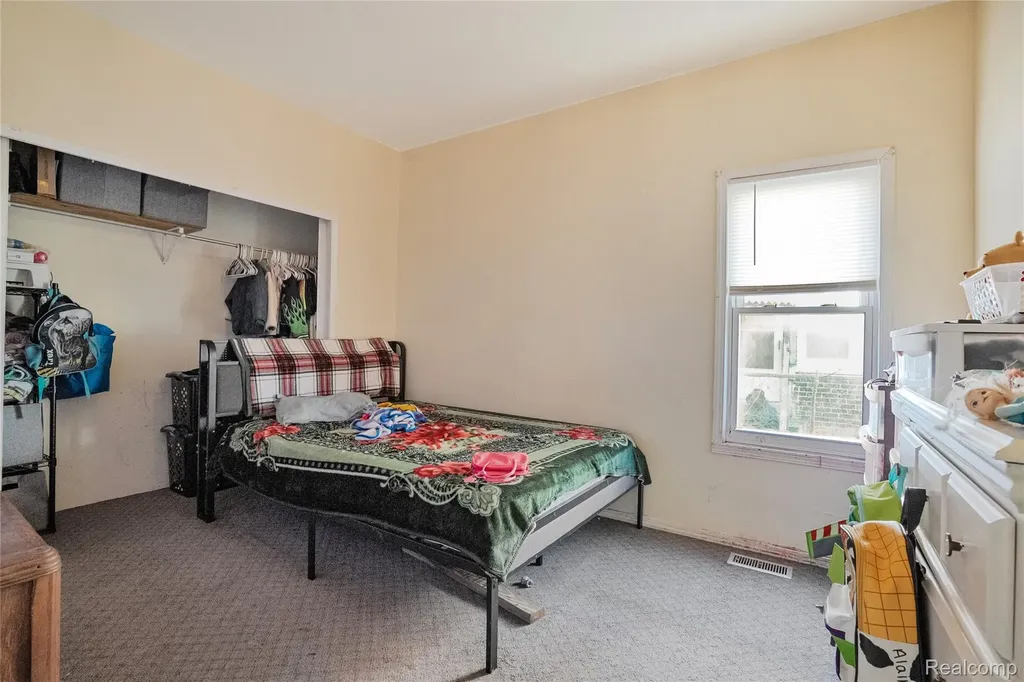 2422 Commor Street Hamtramck City MI 48212