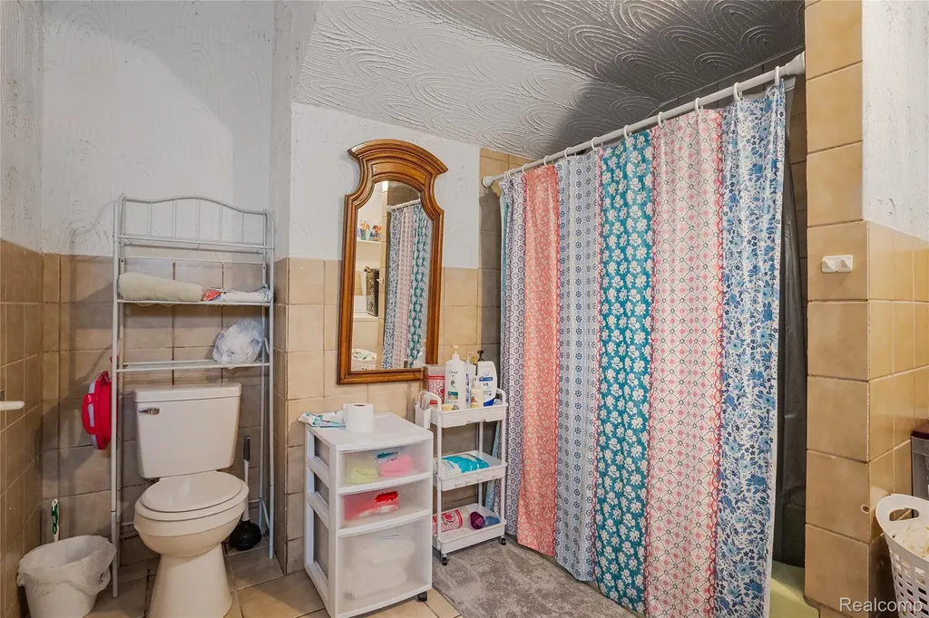 2422 Commor Street Hamtramck City MI 48212