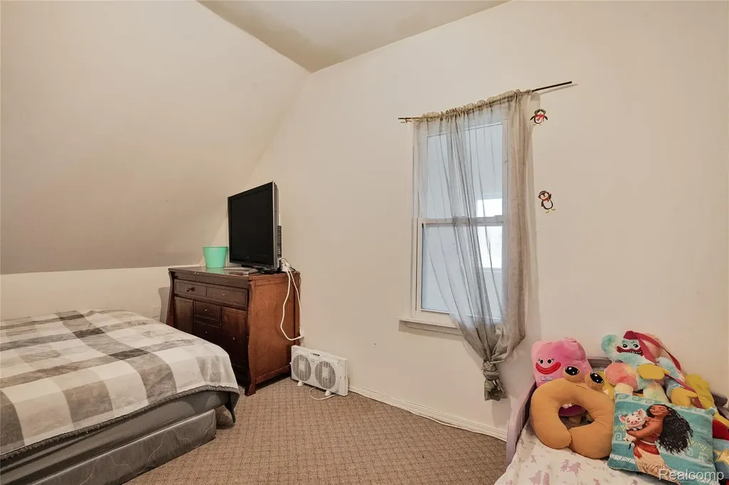 2422 Commor Street Hamtramck City MI 48212