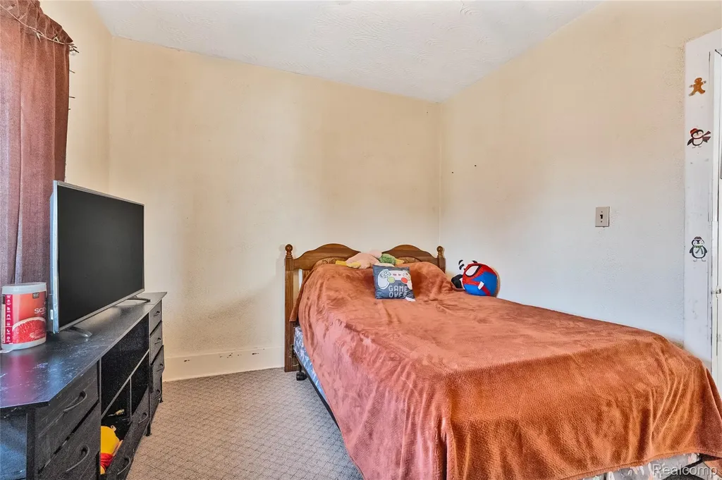 2422 Commor Street Hamtramck City MI 48212