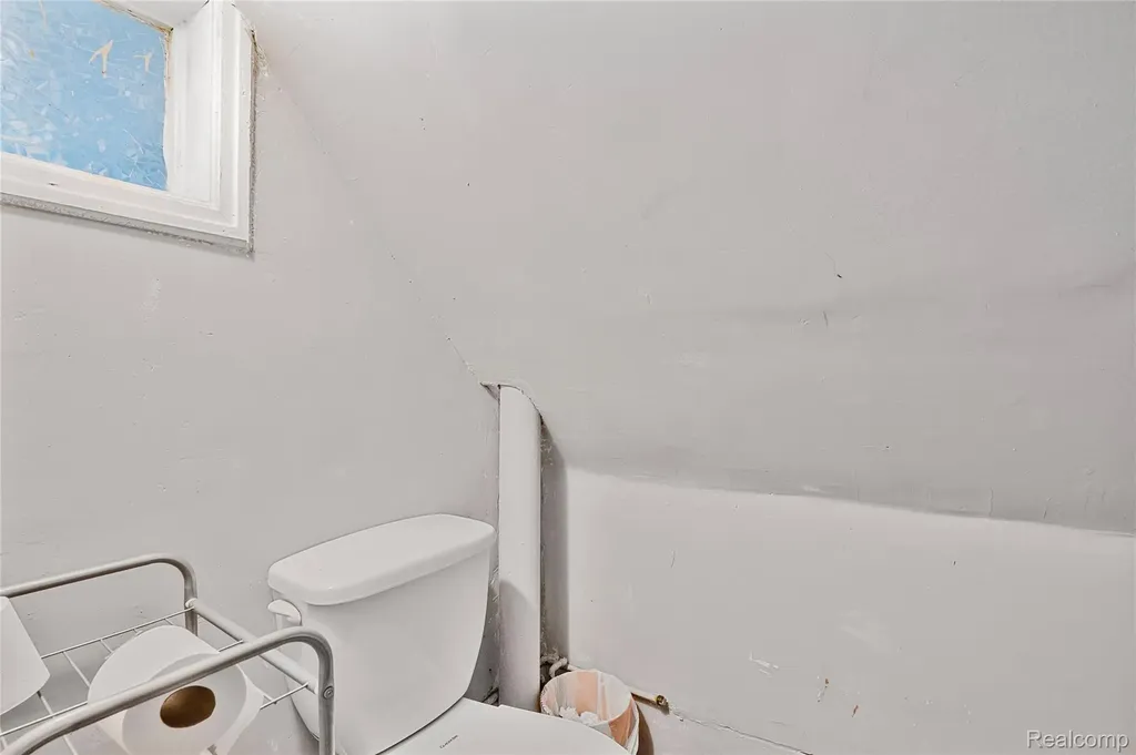 2422 Commor Street Hamtramck City MI 48212