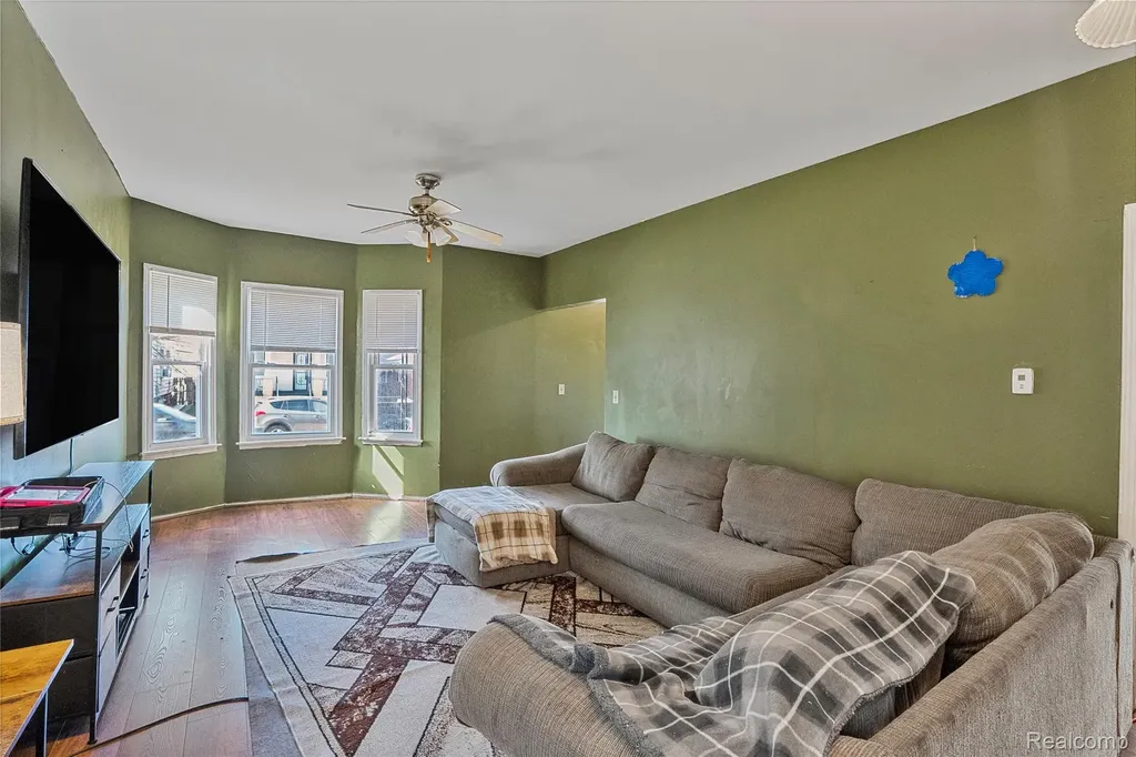 2422 Commor Street Hamtramck City MI 48212