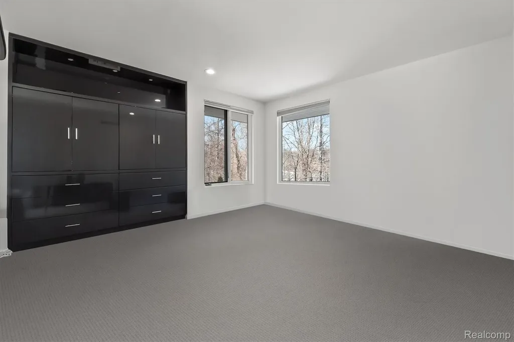 1208 Hidden Lake Drive Bloomfield Charter Township MI 48302